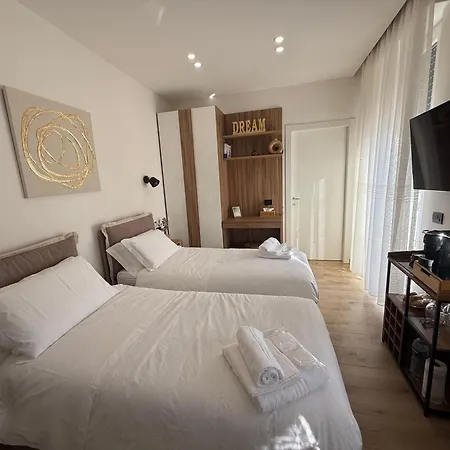 Bala Dream House Alojamento de Acomodação e Pequeno-almoço Verano Brianza