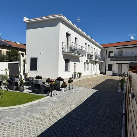 Alojamento de Acomodação e Pequeno-almoço Bala Dream House 3*